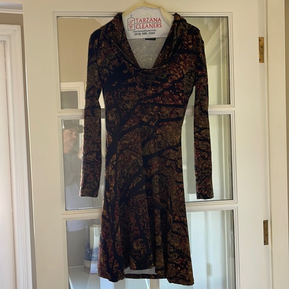 Isabel De Pedro, black and burgundy. Size 4 US - Picture 1 of 4